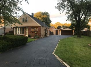 8033 S 86th Ct, Justice, IL 60458