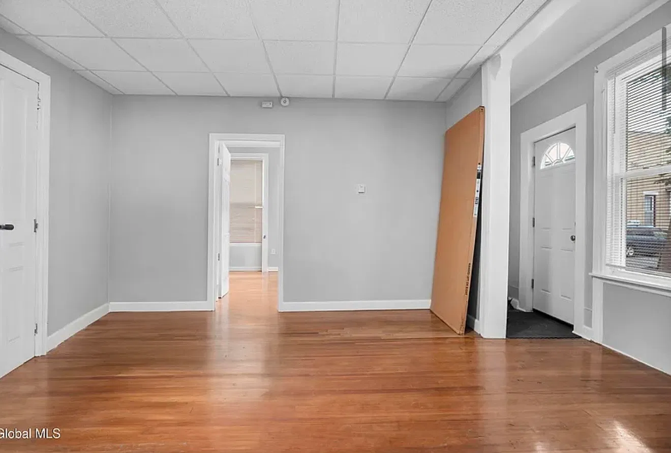 3 bed, 2236 sqft, $1,650 — Photo 2