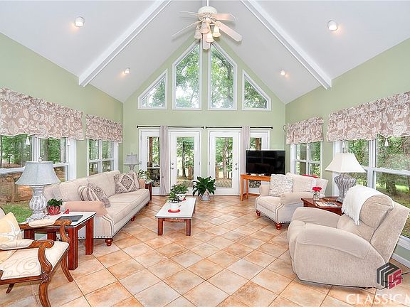 2nd image of 224 Red Oak Drive