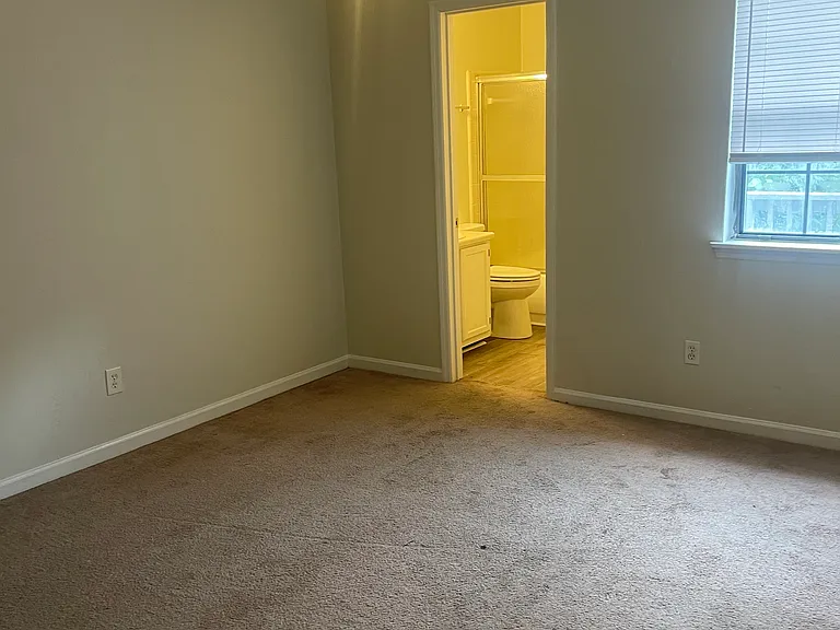 1320 Burgess Dr #1320 — Photo 9