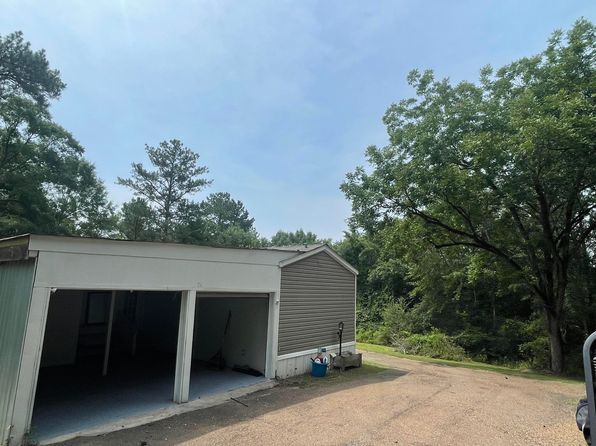208 & 208B Cedar St, Mize, MS 39116