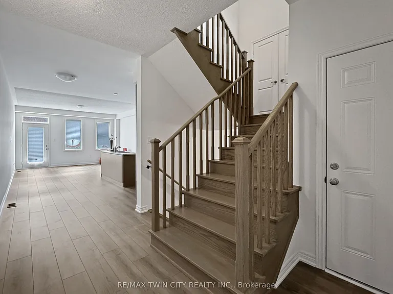 82 Gledhill Cres — Photo 18