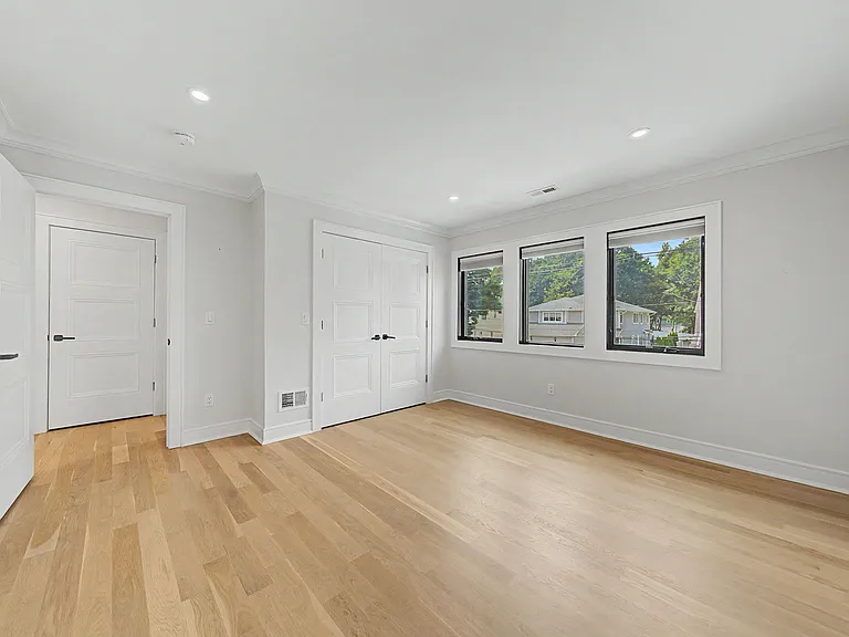 67 Westervelt Pl — Photo 15