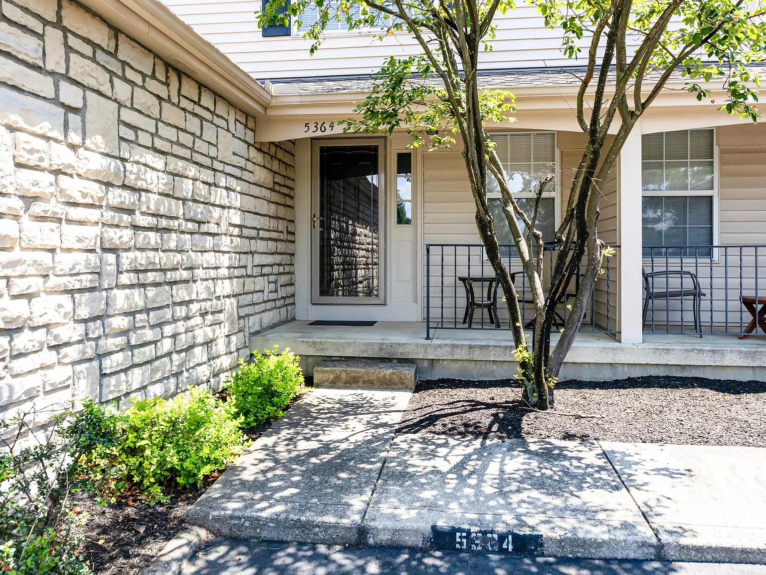 2 bed, 1.5 bath, 1024 sqft, $1,650 — Photo 2