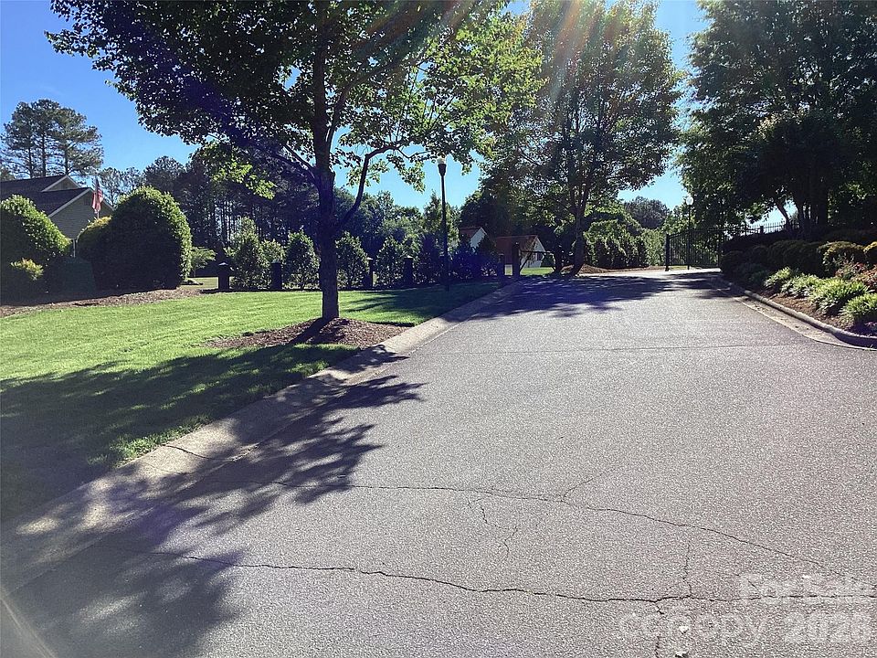 2nd image of 307 Twin Cove Dr #125