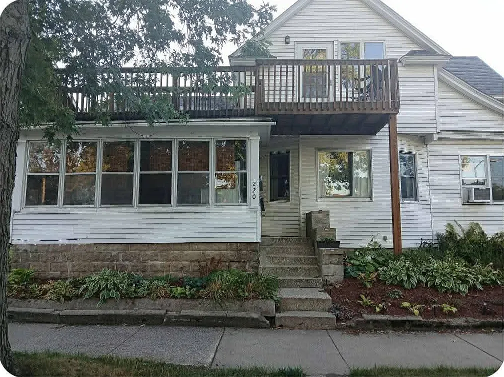 220 W 16th St — Photo 3