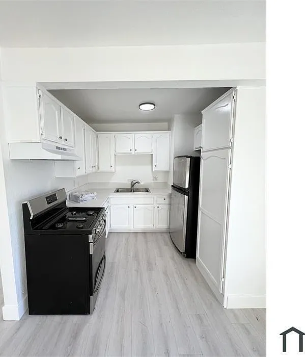 2 bed, 650 sqft, $1,899 — Photo 1