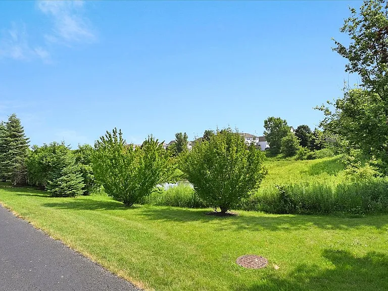 3723 Bailey Rd — Photo 2