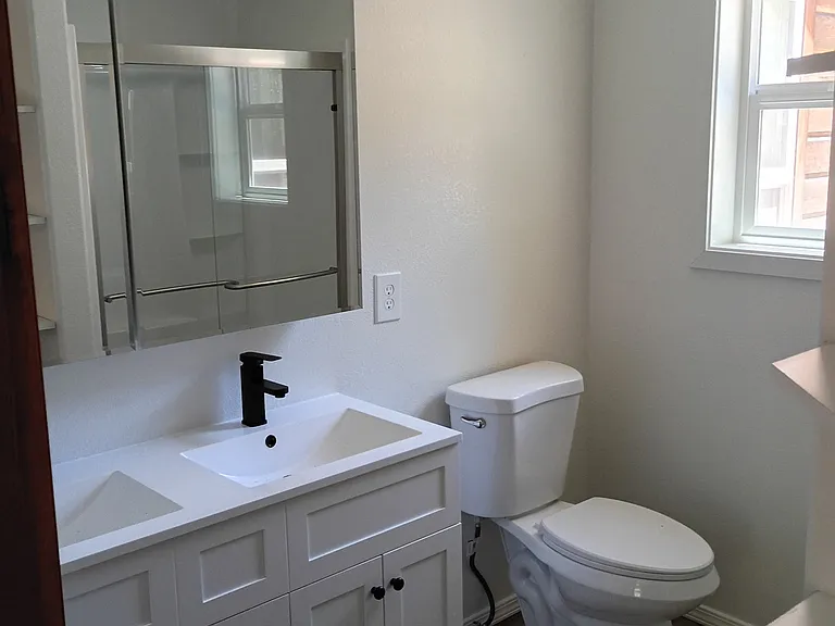 18022 Redwood Hwy #18022 — Photo 11