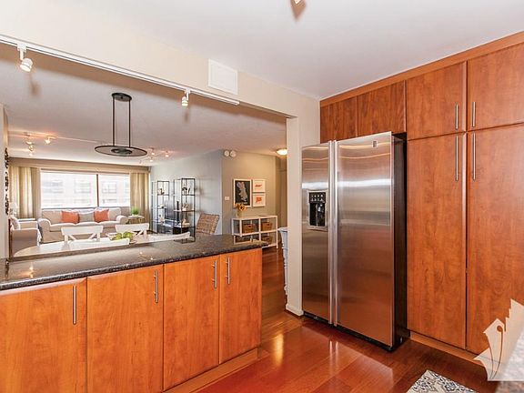 5th image of 1415 N Dearborn St #21CO