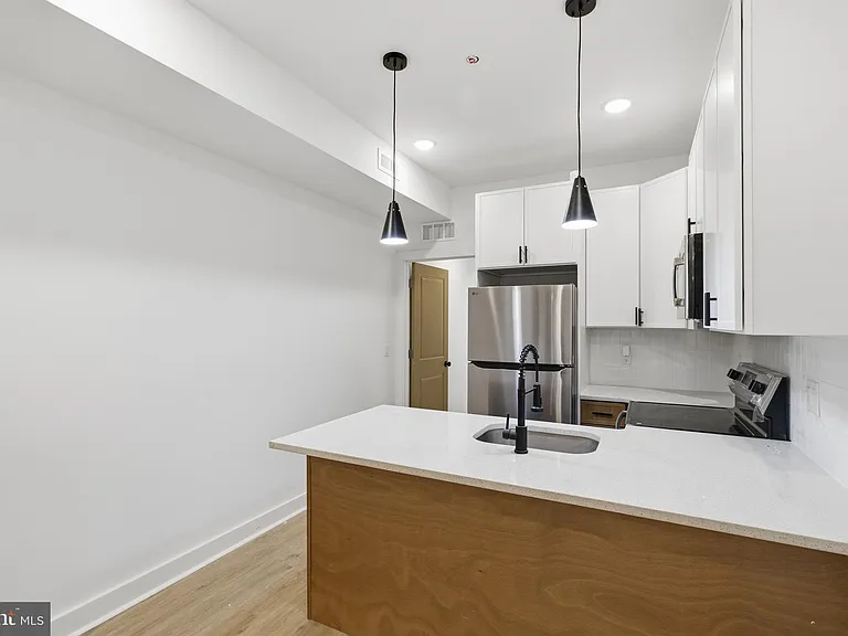 863 N 43rd St #2 — Photo 2