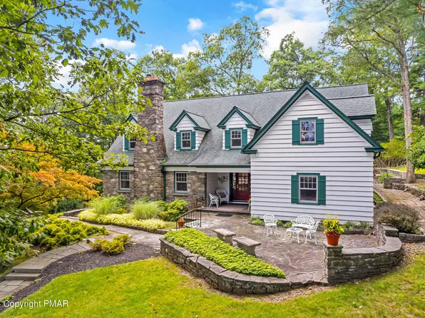 215 Summit Dr, Buck Hill Falls, PA 18323