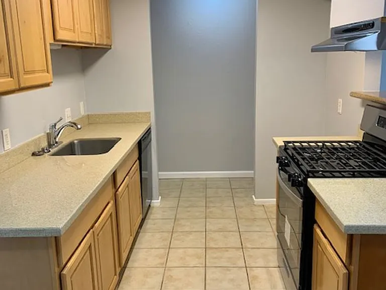 1163 Lakeview Cir — Photo 7
