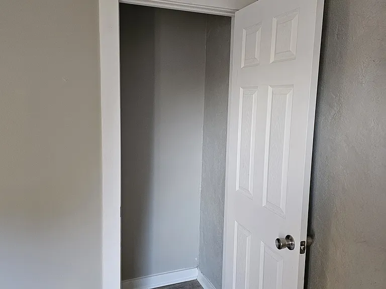 2708 Montgomery St — Photo 2