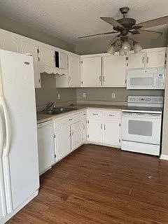 3 bed, 2.0 bath, 1412 sqft, $1,595 — Photo 3
