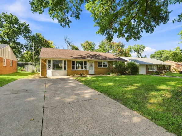 2038 College View Rd, Manhattan, KS 66502