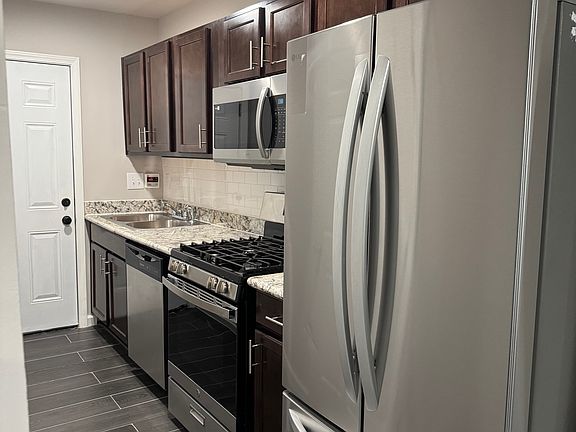 4th image of 3050 N Derbigny St