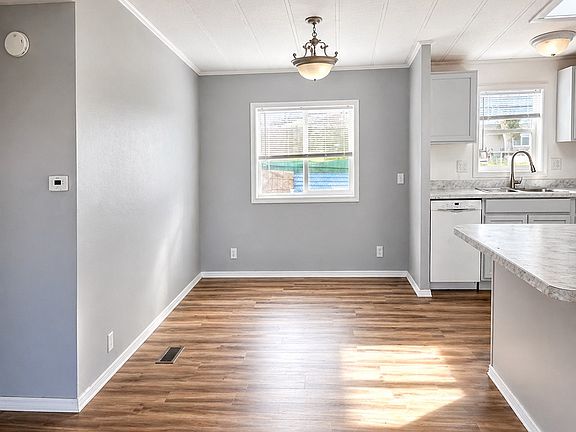 3rd image of 536 Cheery Lynn Rd