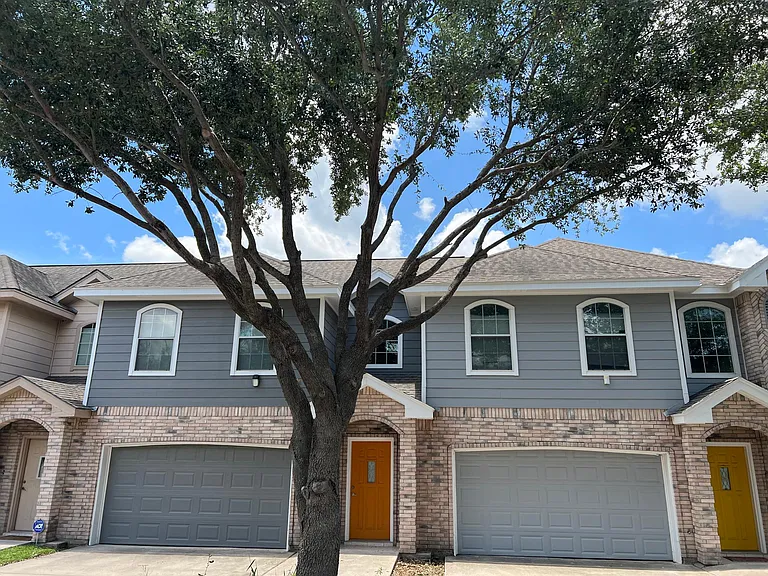 1701 Phoenix St — Photo 1