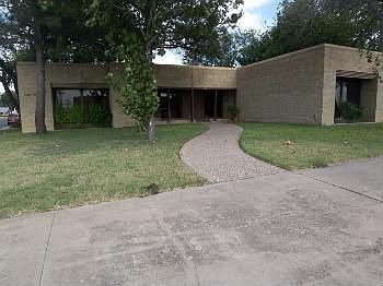 4th image of 101 E Avenue B