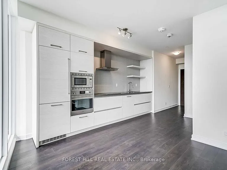 2221 Yonge St #5703 — Photo 15