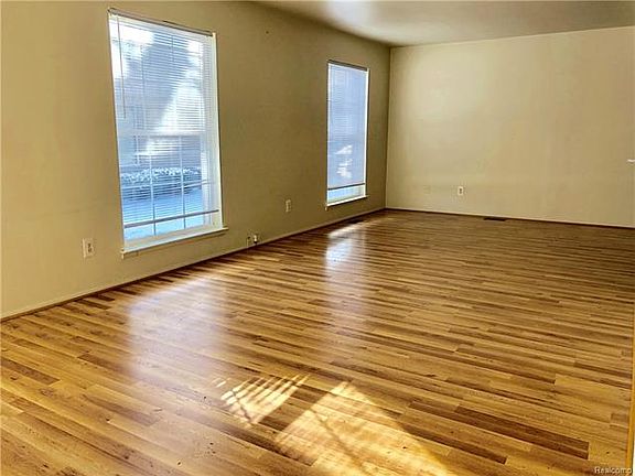 3rd image of 35234 Tall Oaks Dr