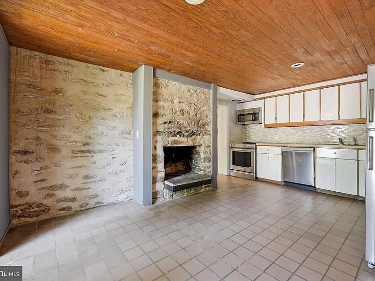 803 Mill Creek Rd — Photo 9