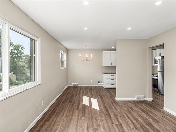 3rd image of 5428 Elm St