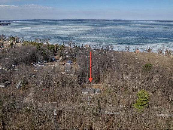 2nd image of 300 Crestview Rd