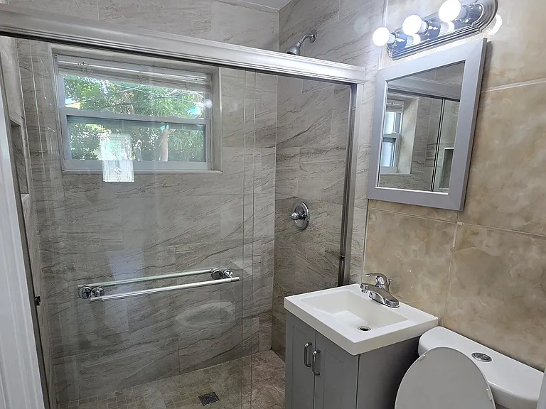 2849 NE 13th Ave — Photo 7