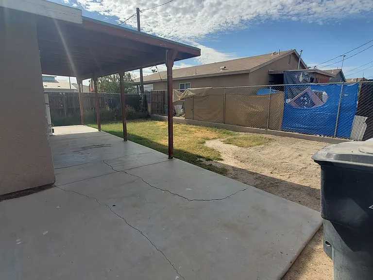 1416 E H St — Photo 2