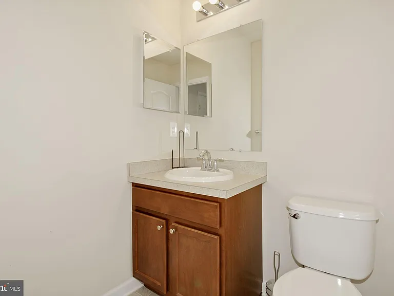 2221 Congresbury Pl — Photo 29