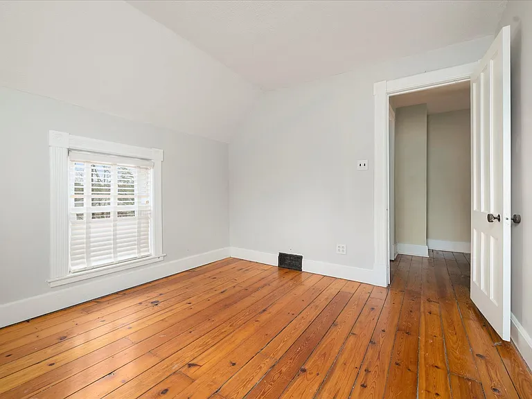 139 College St — Photo 39