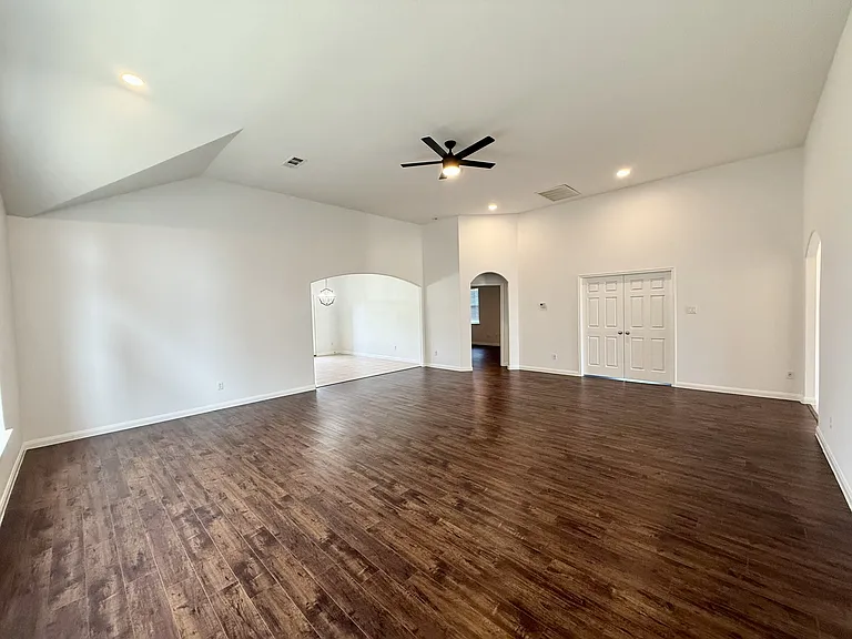 205 Oriole Dr — Photo 8