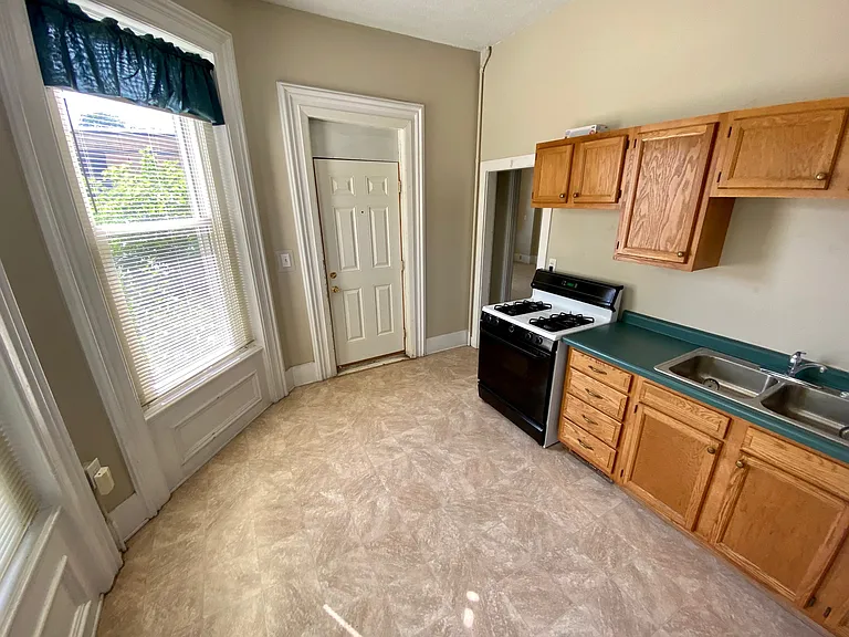 427 W Ave S #1 — Photo 11