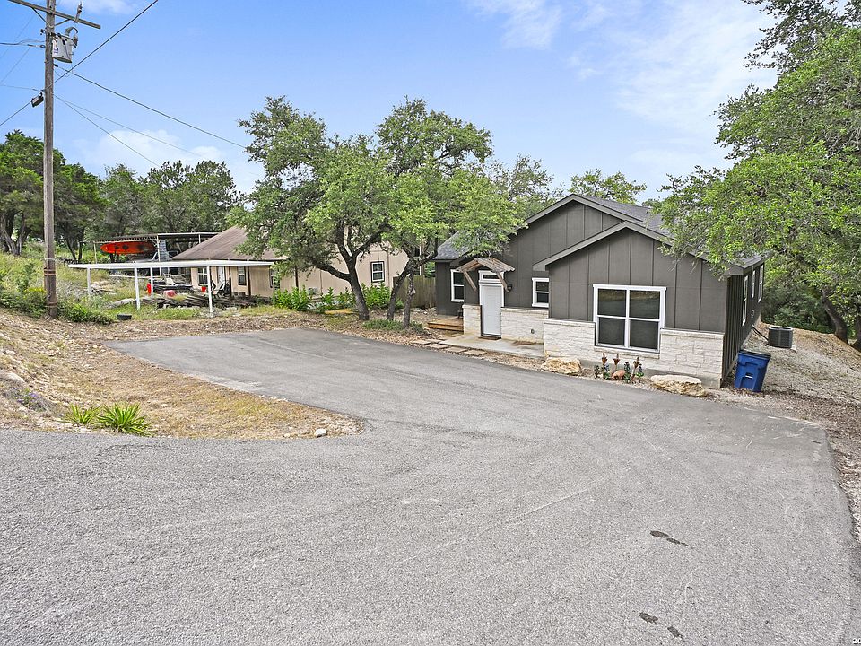 1st image of 2213 WATERFRONT PARK DR
