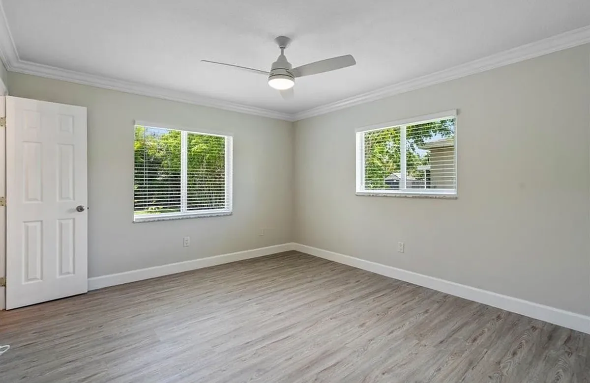 4 bed, 2.0 bath, 1356 sqft, $4,200 — Photo 3