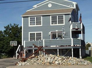 25 Burnside Ave, Narragansett, RI 02882