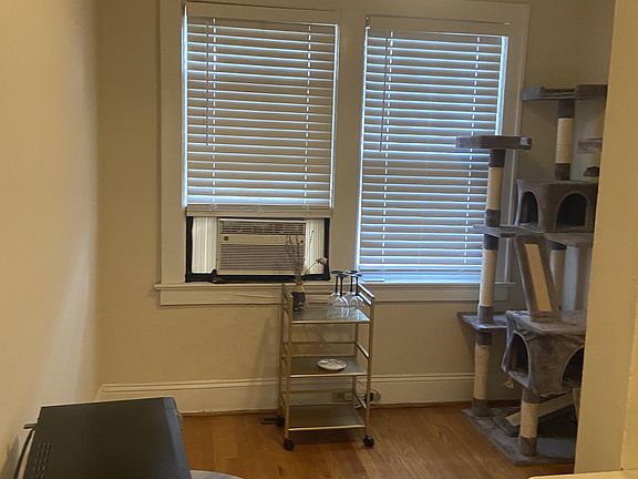 3rd image of 1823 E 5th St APT 1