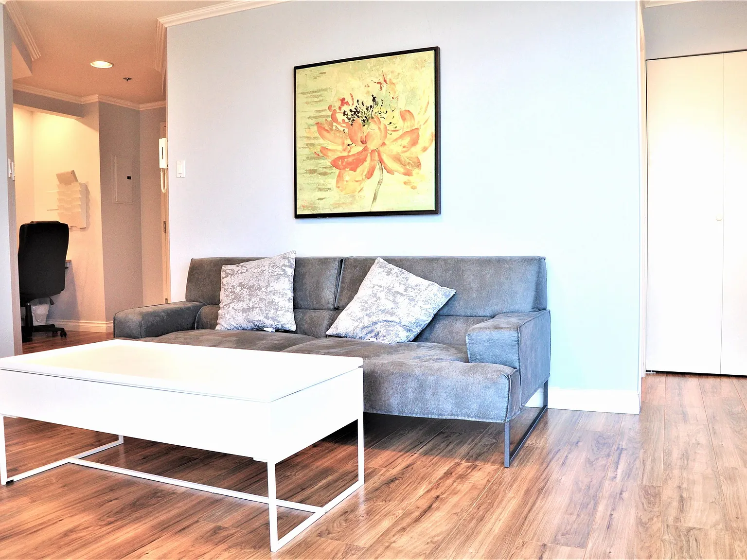2 bed, 750 sqft, $3,300 — Photo 2