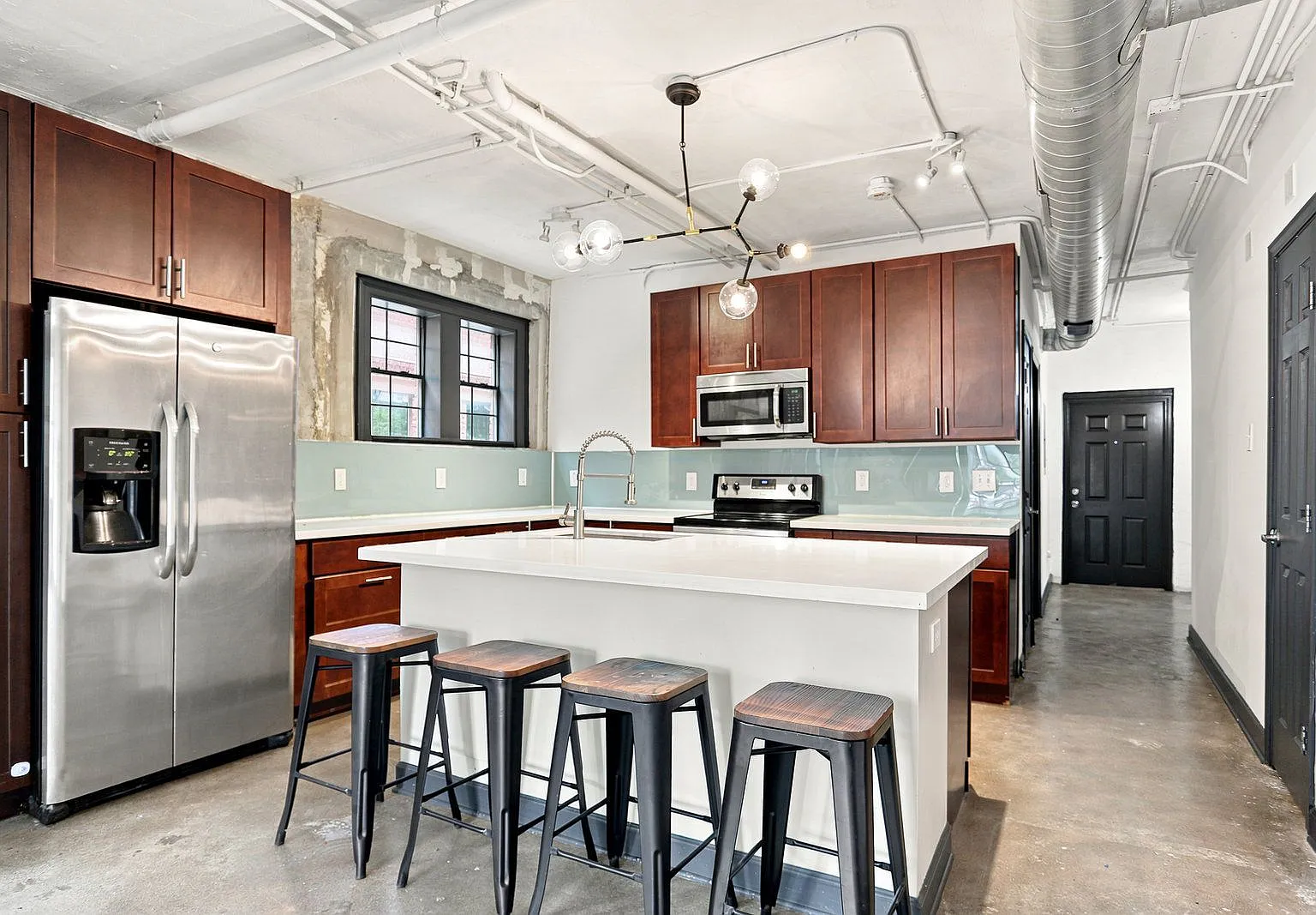 2 bed, 1.0 bath, 1000 sqft, $1,245 — Photo 1