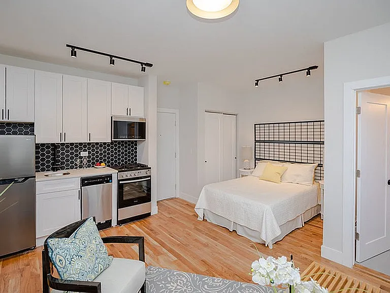 4236 N Kenmore — Photo 8