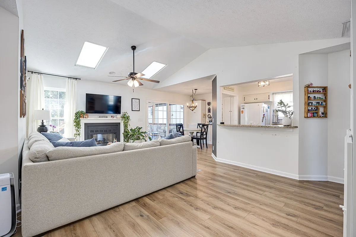 3 bed, 1332 sqft, $2,300 — Photo 4