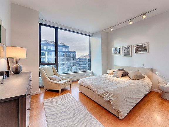 3rd image of 505 Greenwich St APT 10C
