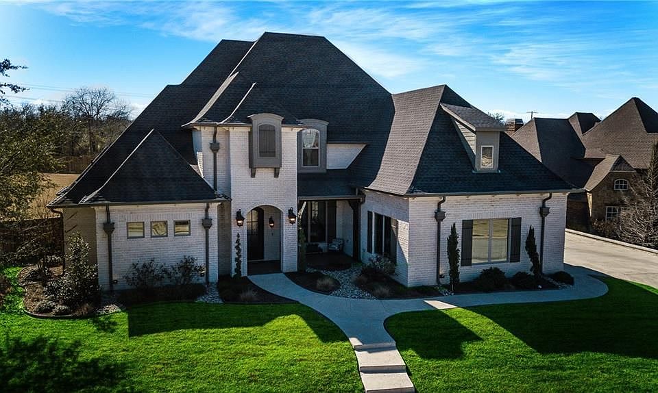 1st image of 105 Turnberry Ct