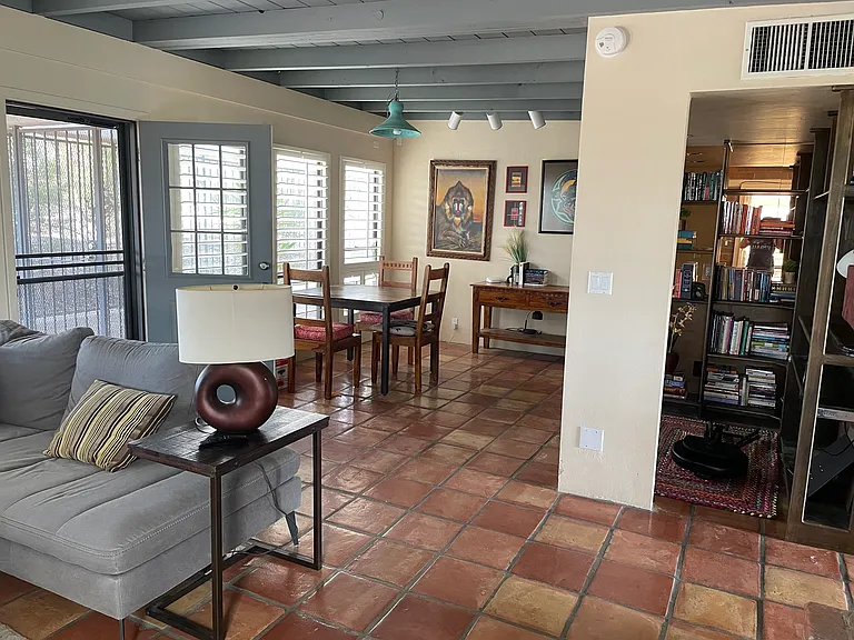 205 E River Rd — Photo 2