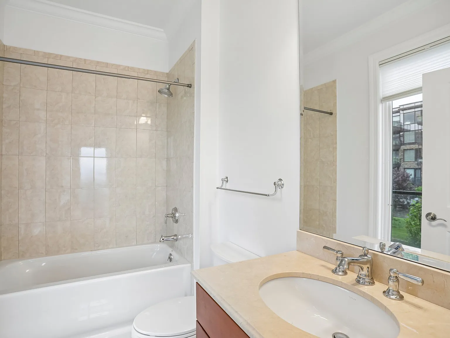 2 bed, 1984 sqft, $12,000 — Photo 4