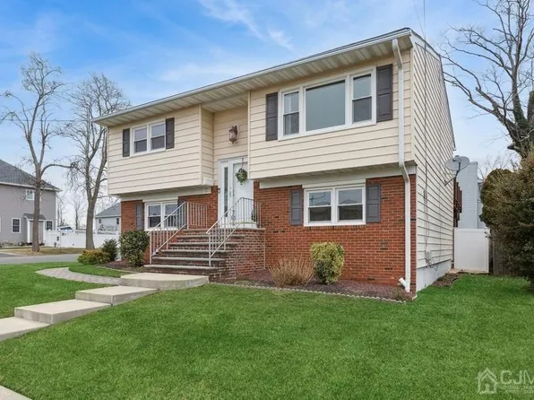 34 S Cliff Rd, Colonia, NJ 07067