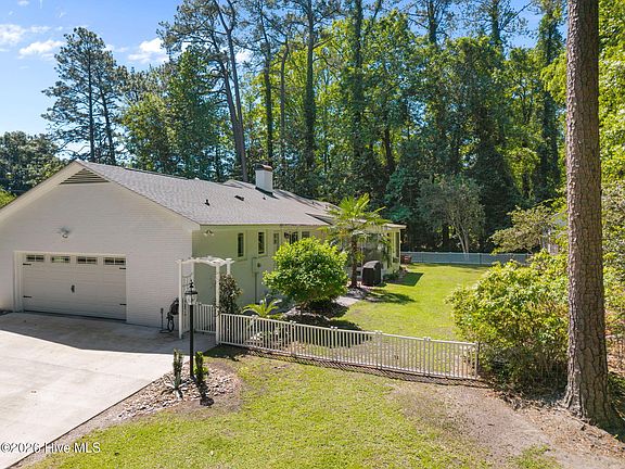 4th image of 201 Camelia Drive