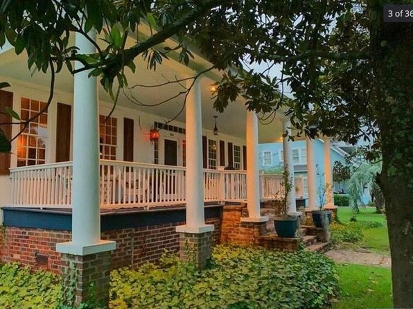 403 S Main St